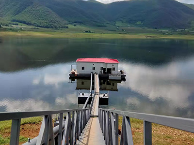 Multistage floating tank water intake pump vessel